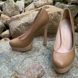 Elegant Neutral Tan Women's Stiletto Heels Leather Y2K 80’s Career Corporate 8.5